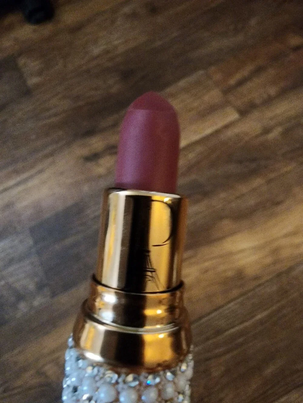 L.A. Prestige Smiling Hibiscus Matte Lipstick - Light Red